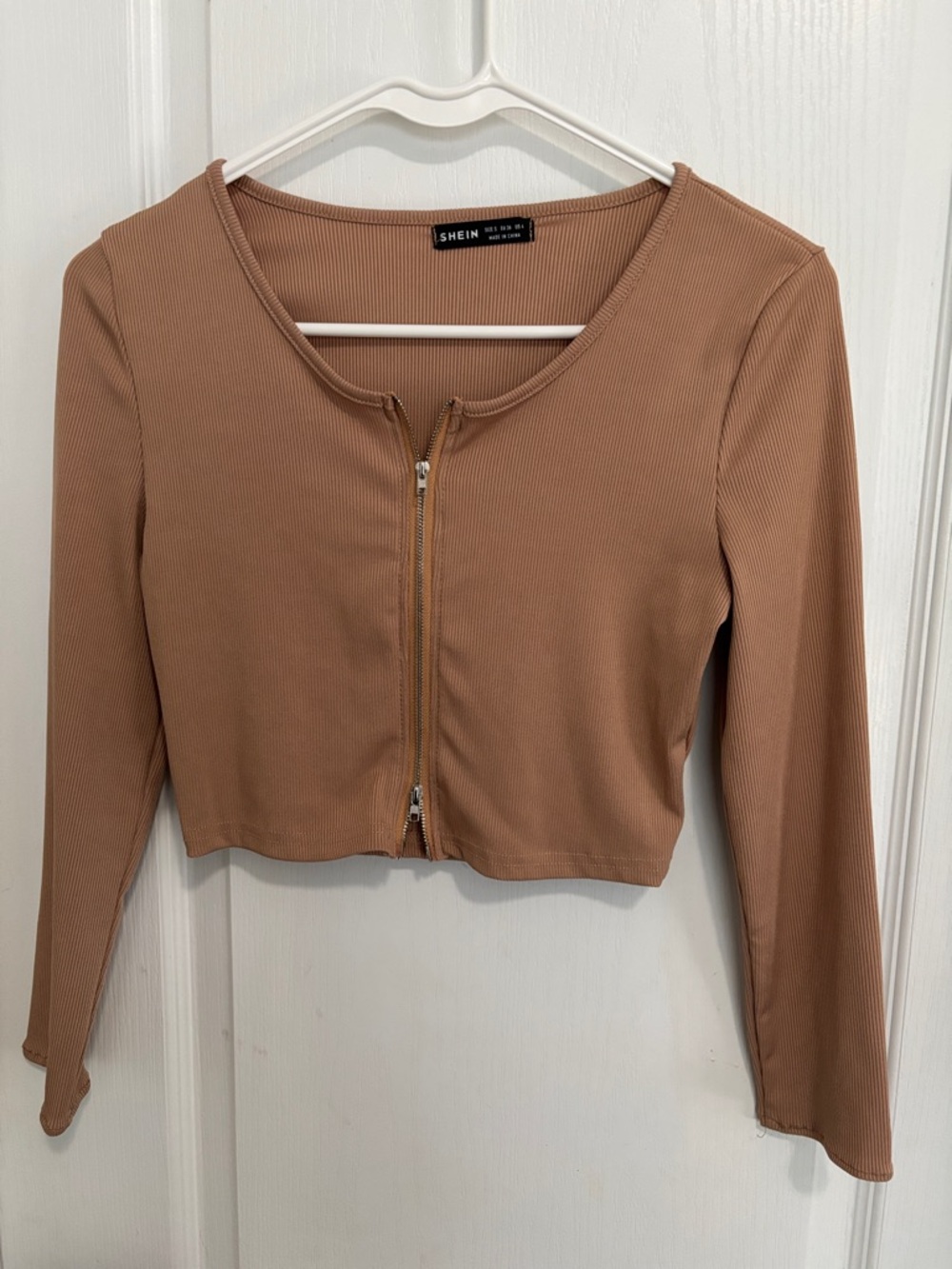 SHEIN Ribbed Zip-Front Long Sleeve Crop Top in Camel Brown